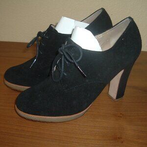 Talbots Black Suede Cynthy Chunky Heeled Bootie Size 7.5 Witchy Goth